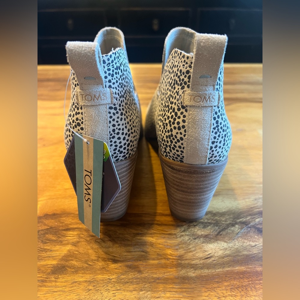 TOMS Kallie Macadamia Mini Cheetah Suede Shoes – Size 8 – NWT - Picture 3 of 6